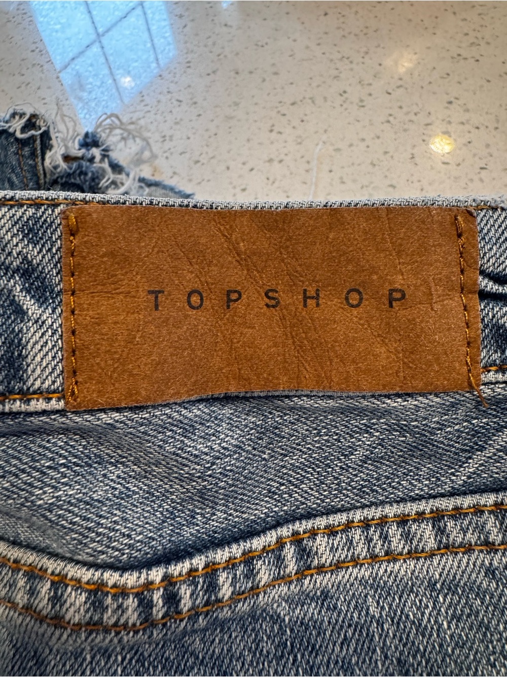 Topshop Mom Denim Cutoff Shorts Light Wash Distressed Raw Hem Size 14 - Picture 7 of 10